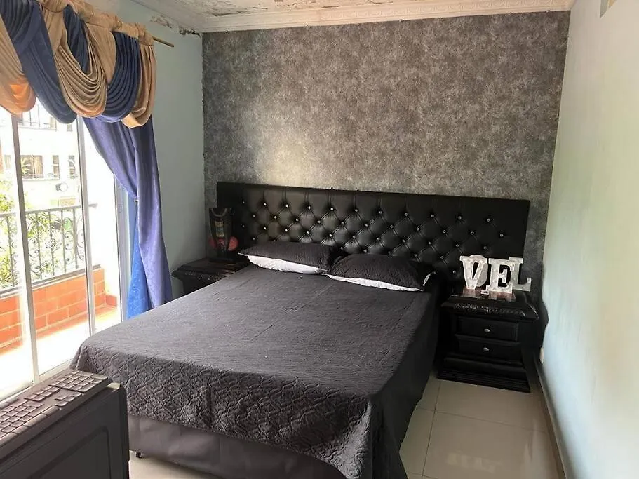 Casa De Lujo Muy Amplia Con Ubicacion Privilegiada Medellin