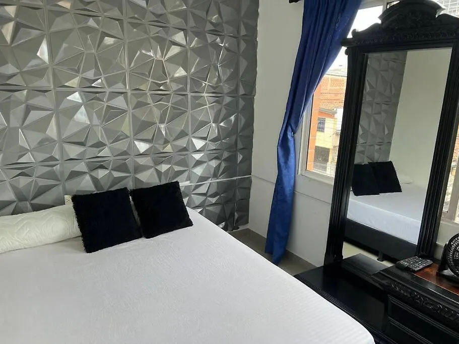 Casa De Lujo Muy Amplia Con Ubicacion Privilegiada Medellin Colombia