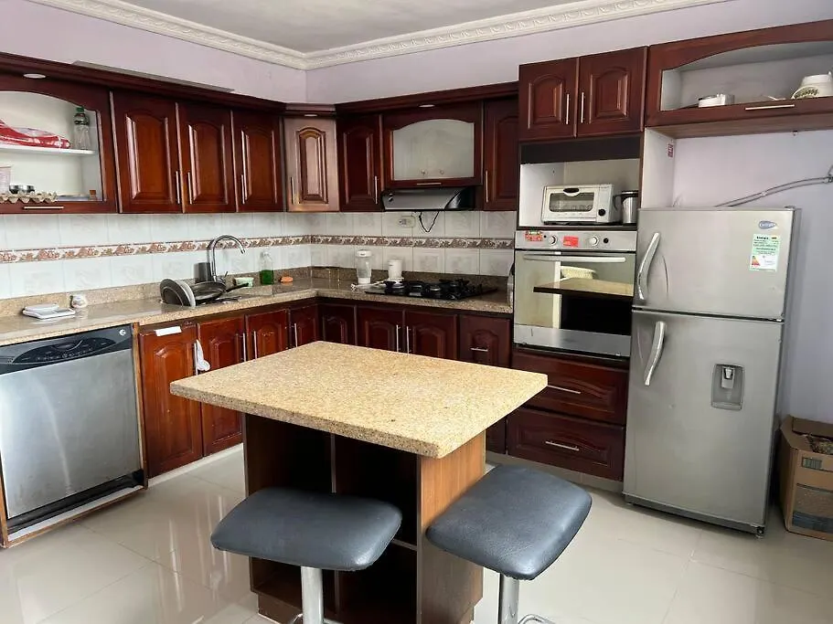 Casa De Lujo Muy Amplia Con Ubicacion Privilegiada Medellin