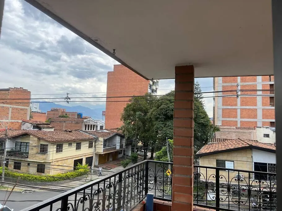 Casa De Lujo Muy Amplia Con Ubicacion Privilegiada Medellin