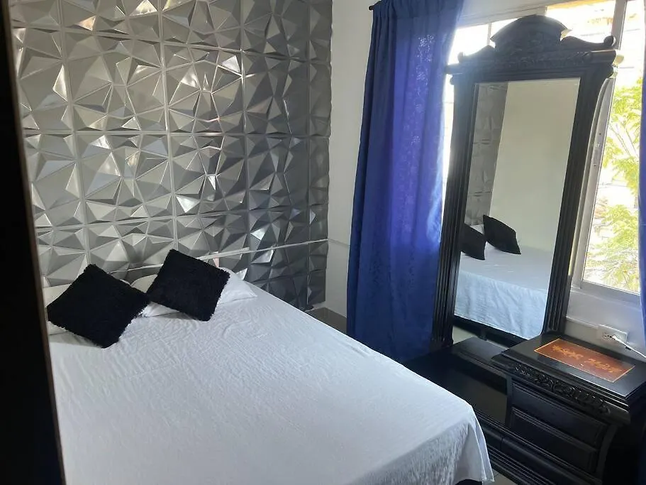 Casa De Lujo Muy Amplia Con Ubicacion Privilegiada Medellin Colombia