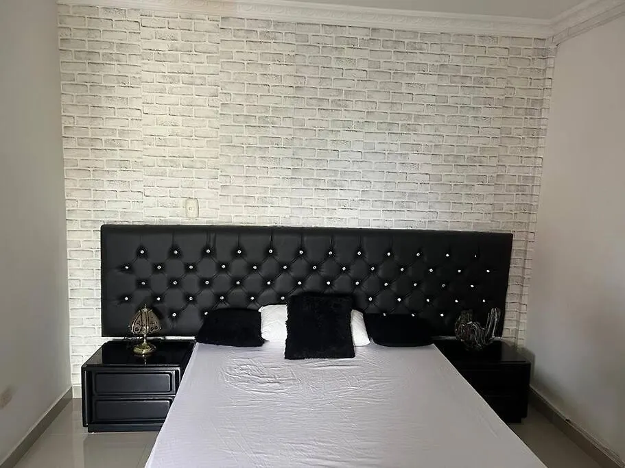 Casa De Lujo Muy Amplia Con Ubicacion Privilegiada Medellin